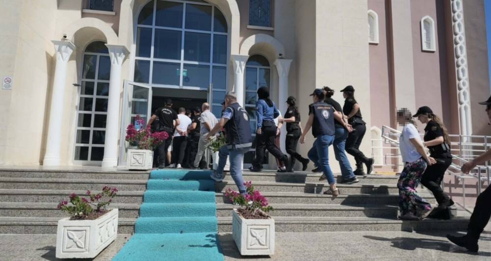 Muğla merkezli 4 ildeki g&ouml;&ccedil;men ka&ccedil;ak&ccedil;ılığı operasyonunda 9 tutuklama