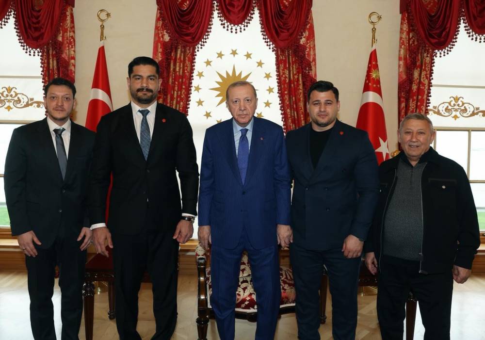Cumhurbaşkanı Erdoğan, T&uuml;rkiye G&uuml;reş Federasyonu Başkanı Taha Akg&uuml;l&rsquo;&uuml; kabul etti