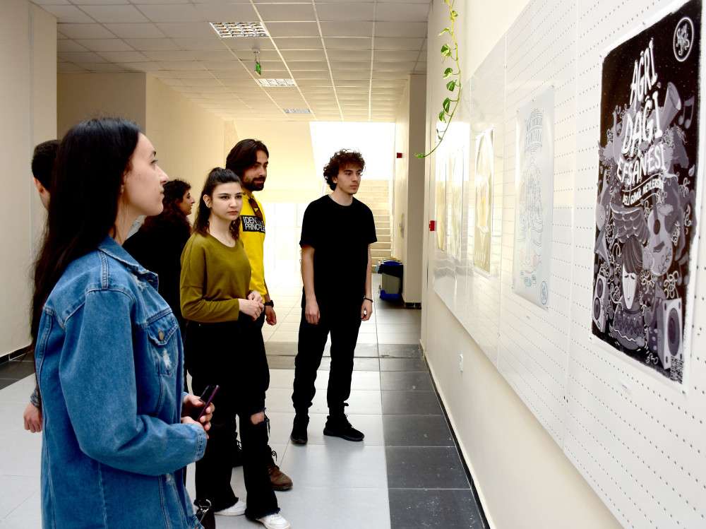  Anadolu Rock Müziğinin Önemli Eserleri MAKÜ’de Sergilendi