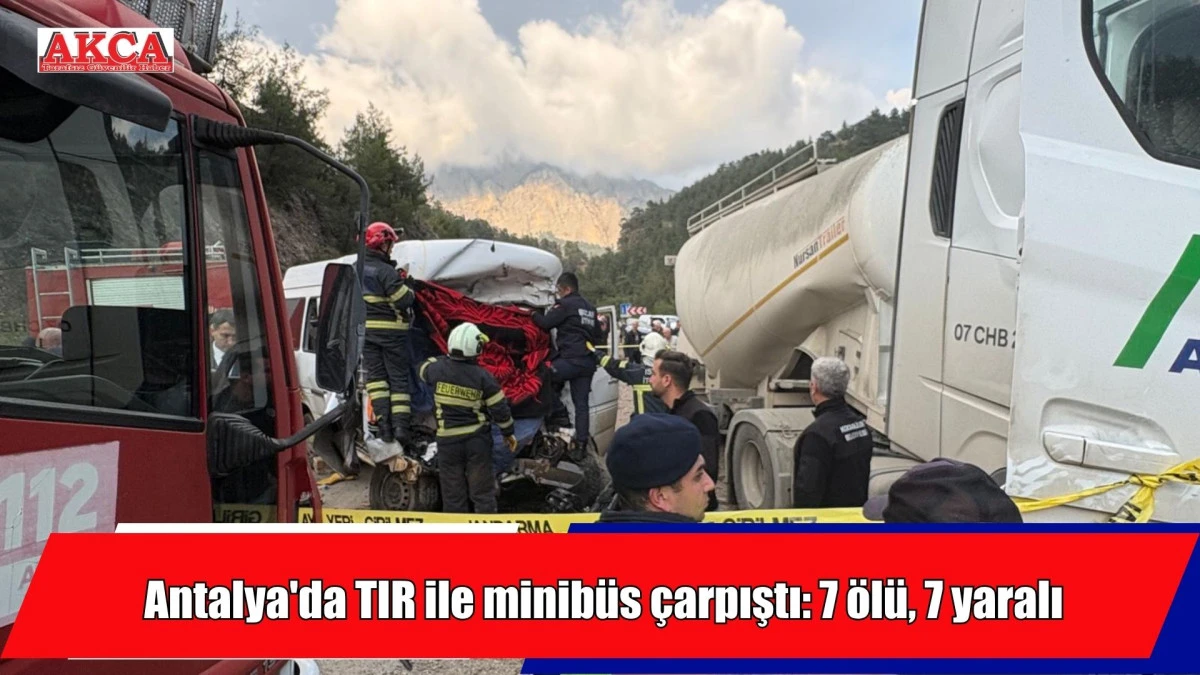 Antalya'da TIR ile minib&uuml;s &ccedil;arpıştı: 7 &ouml;l&uuml;, 7 yaralı