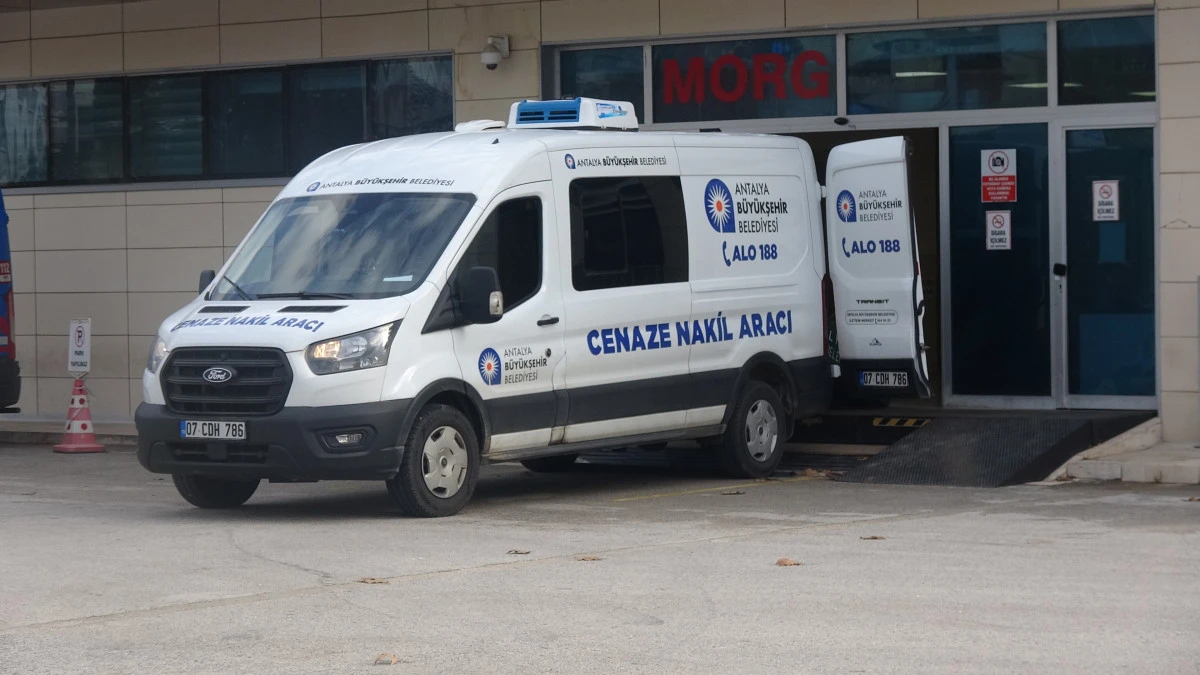 Antalya'da yolcu otob&uuml;s&uuml; devrildi; 9 &ouml;l&uuml;, 25 yaralı 