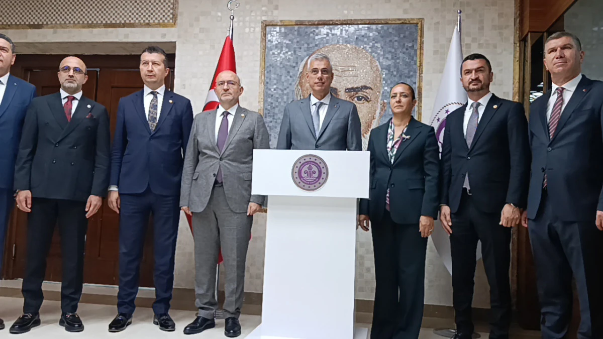 Bakan Memişoğlu: Sağlık &ccedil;alışanlarına 24 saat kreş hizmeti sunacağız