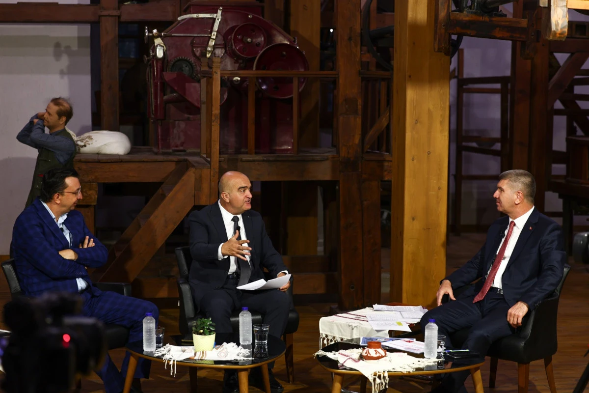 BAŞKAN ERCENGİZ KANAL 15 TV&rsquo;DE G&Uuml;NDEMİ DEĞERLENDİRDİ: "DEĞİŞİM BİR ZORUNLULUKTUR"