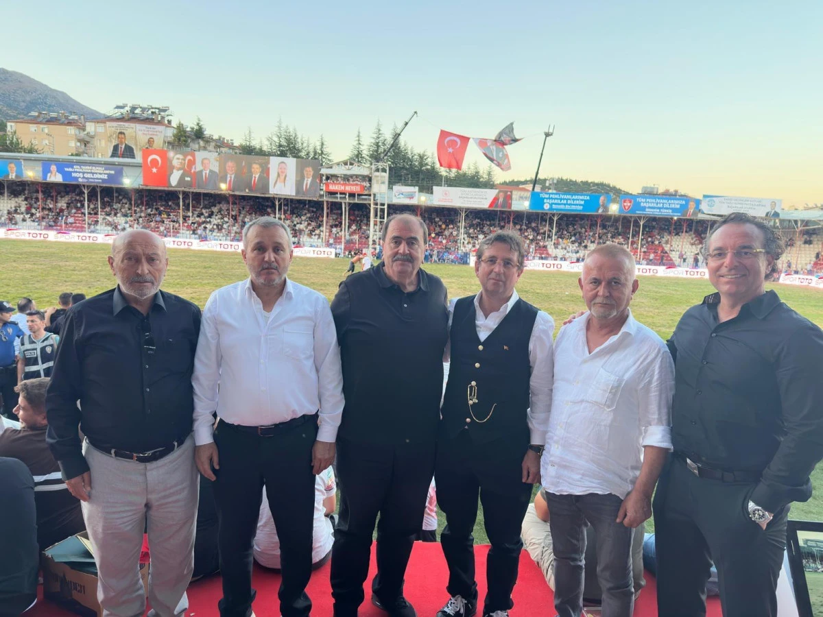 BAŞKAN ME&Ccedil;İKOĞLU&rsquo;NDAN ELMALI G&Uuml;REŞ AĞASI HAKAN &Ccedil;ETİN&rsquo;E TEBRİK