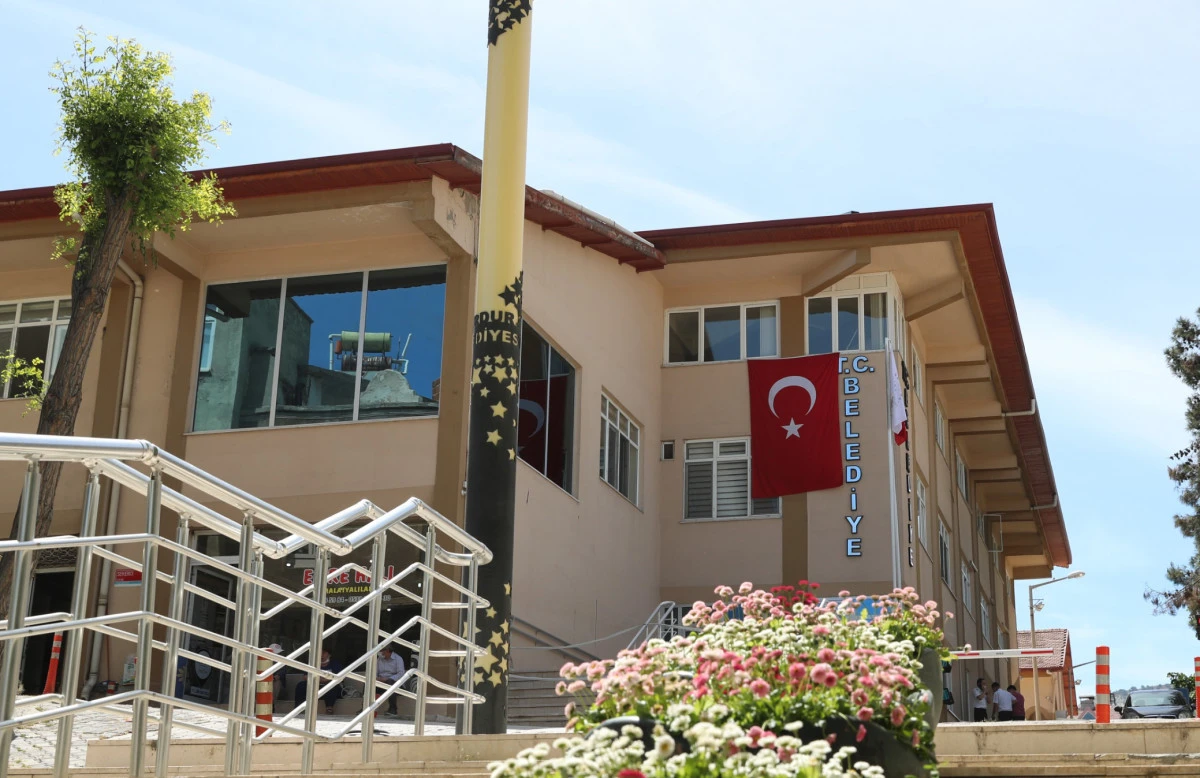 Belediyeden, başkan yardımcısına yumruklu saldırı a&ccedil;ıklaması