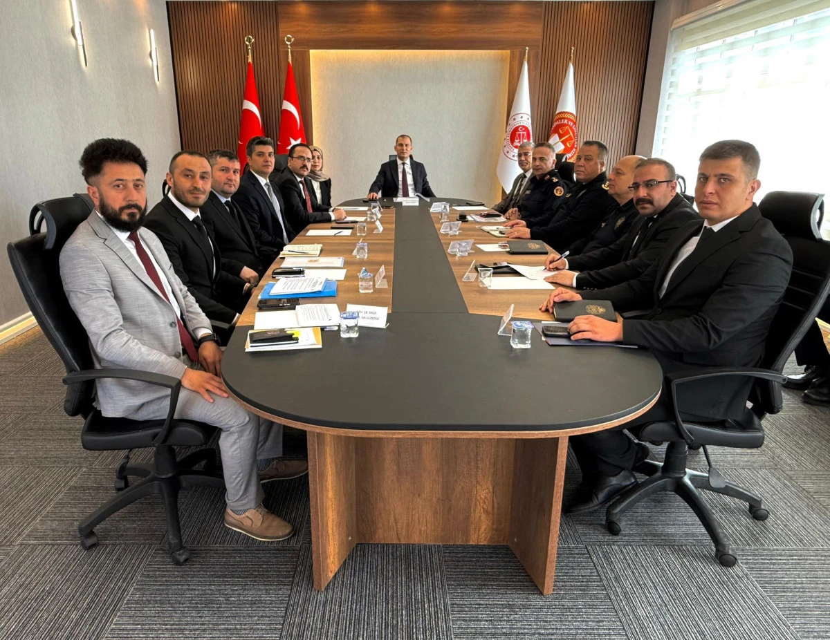 BURDUR ADLİYESİNDE UYUŞTURUCU VE YASA DIŞI BAHİSLE M&Uuml;CADELE TOPLANTISI