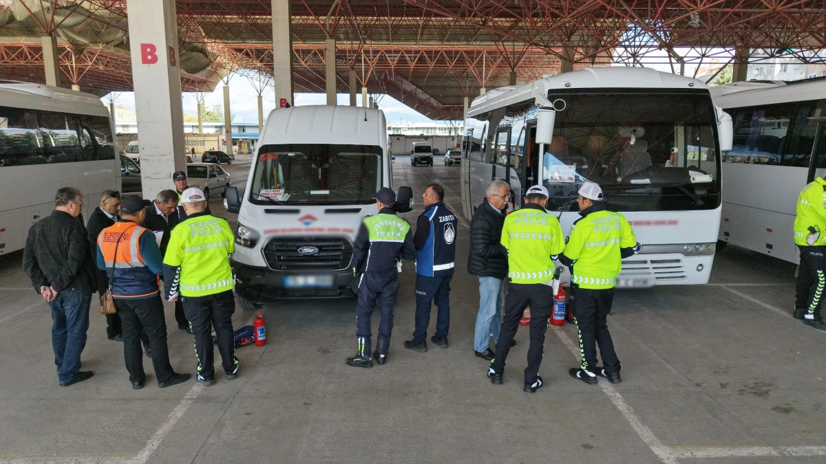 BURDUR’DA OKUL SERVİSLERİ DENETLENDİ