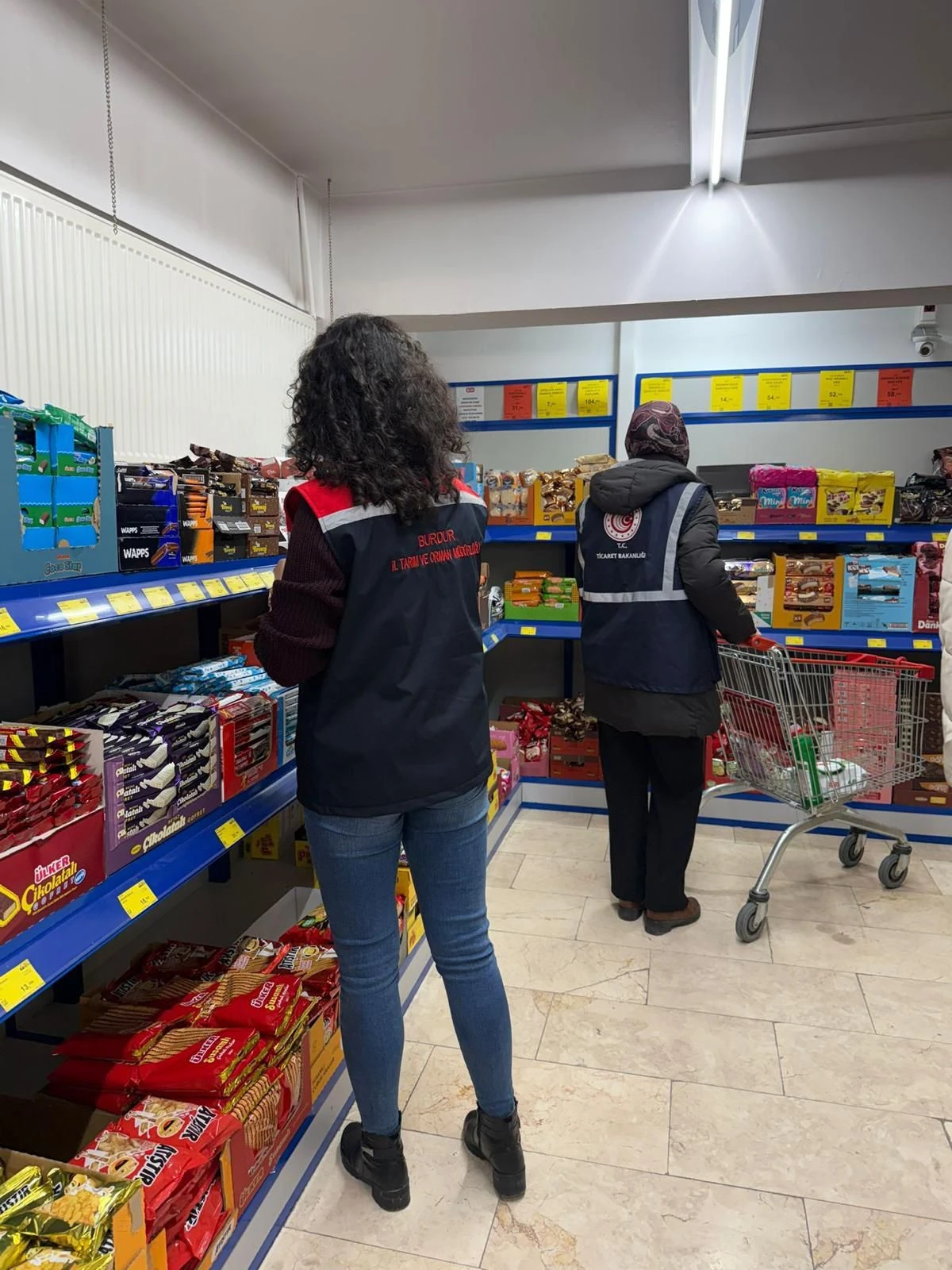 BURDUR&rsquo;DA SIKI DENETİM: T&Uuml;KETİCİYİ YANILTANLARA CEZA YAĞDI