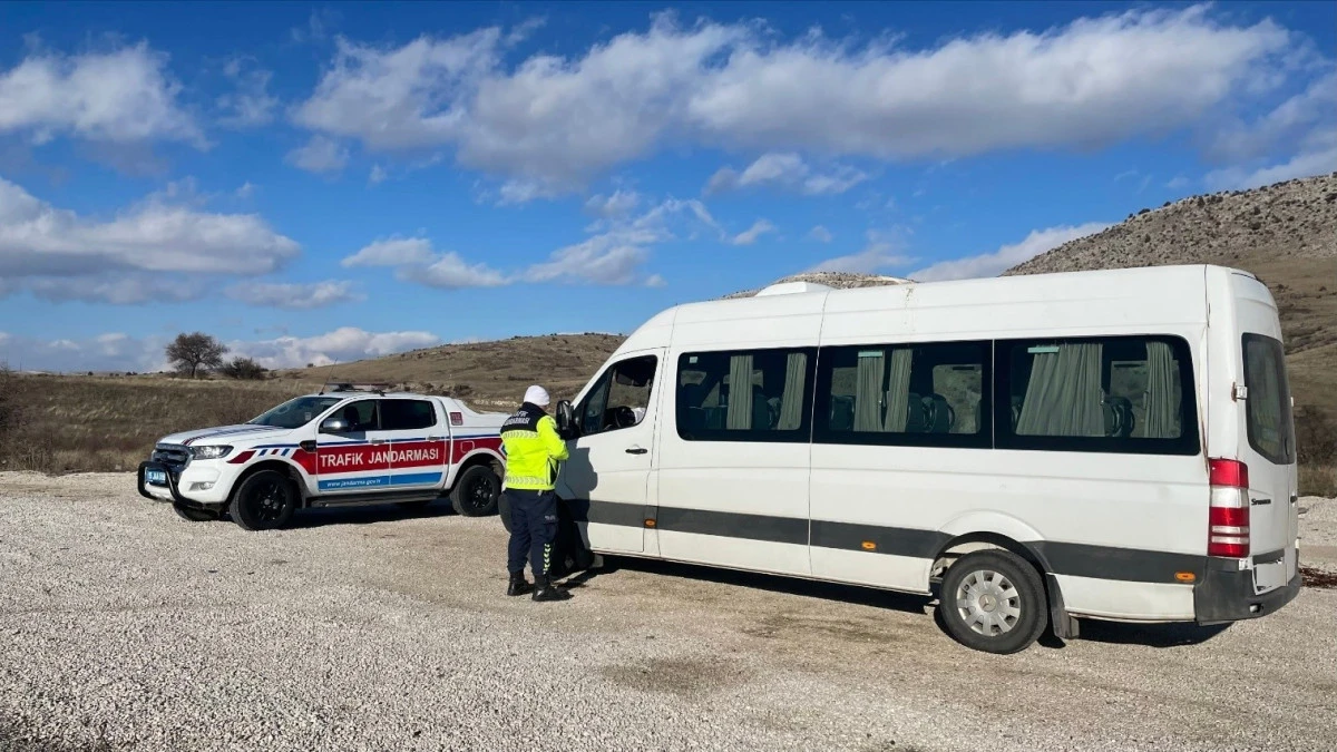 Burdur&rsquo;da Sıkı Trafik Denetimi: Bir Haftada 83 Ara&ccedil; Trafikten Men Edildi