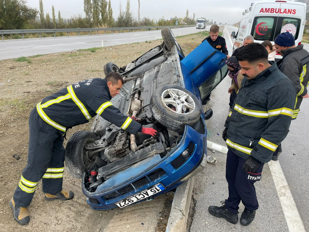 Burdur’da takla atan otomobilin sürücüsü yaralandı