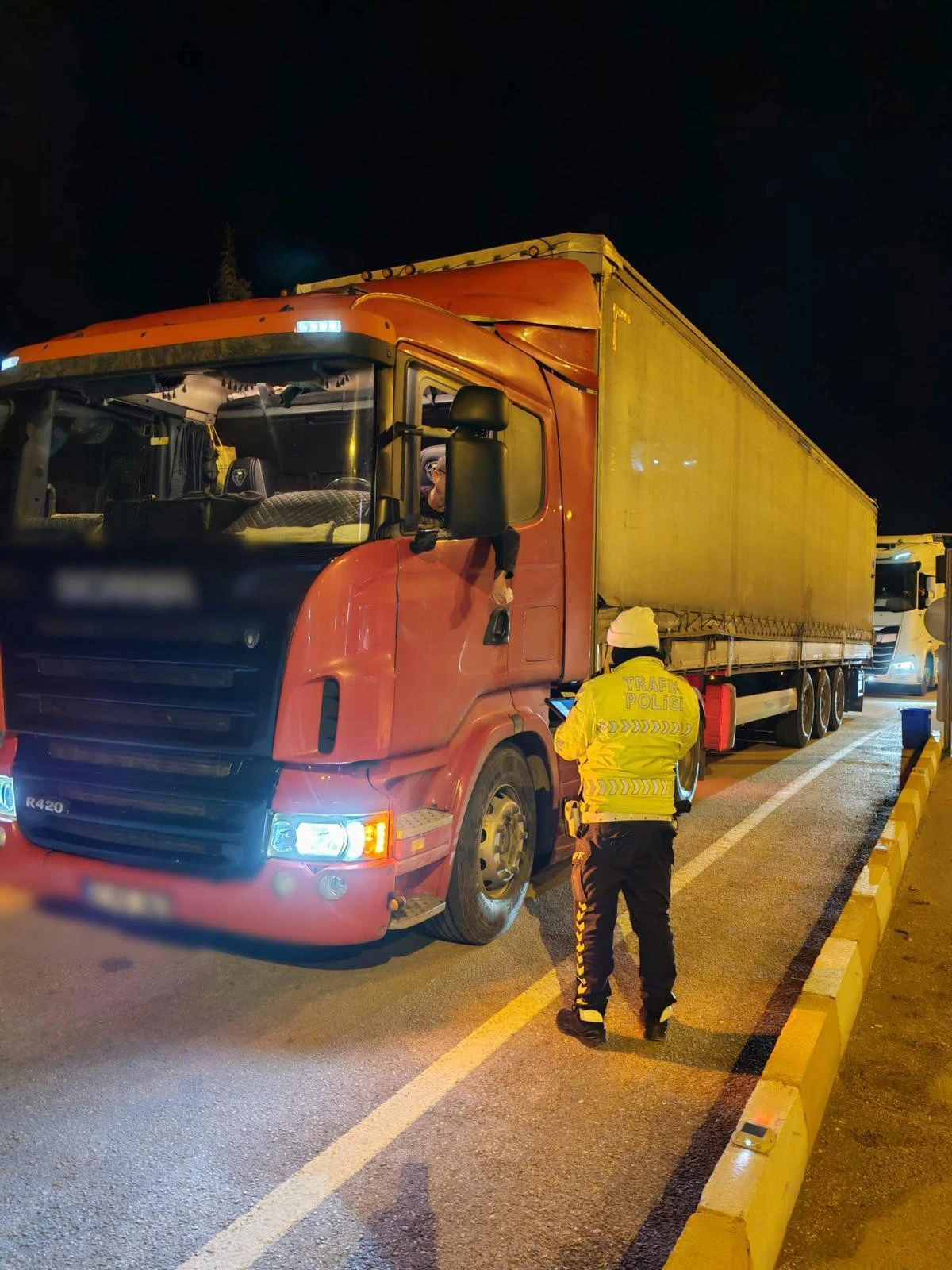 BURDUR&rsquo;DA TAŞIMACILIK SEKT&Ouml;R&Uuml;NE SIKI DENETİM: 117 ARACA CEZA YAĞDI