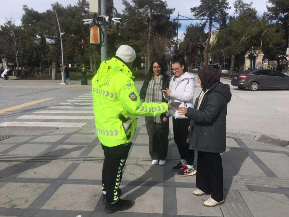 BURDUR&rsquo;DA TRAFİK EĞİTİMİ SEFERBERLİĞİ: BİN 900 KİŞİYE BİLGİLENDİRME YAPILDI