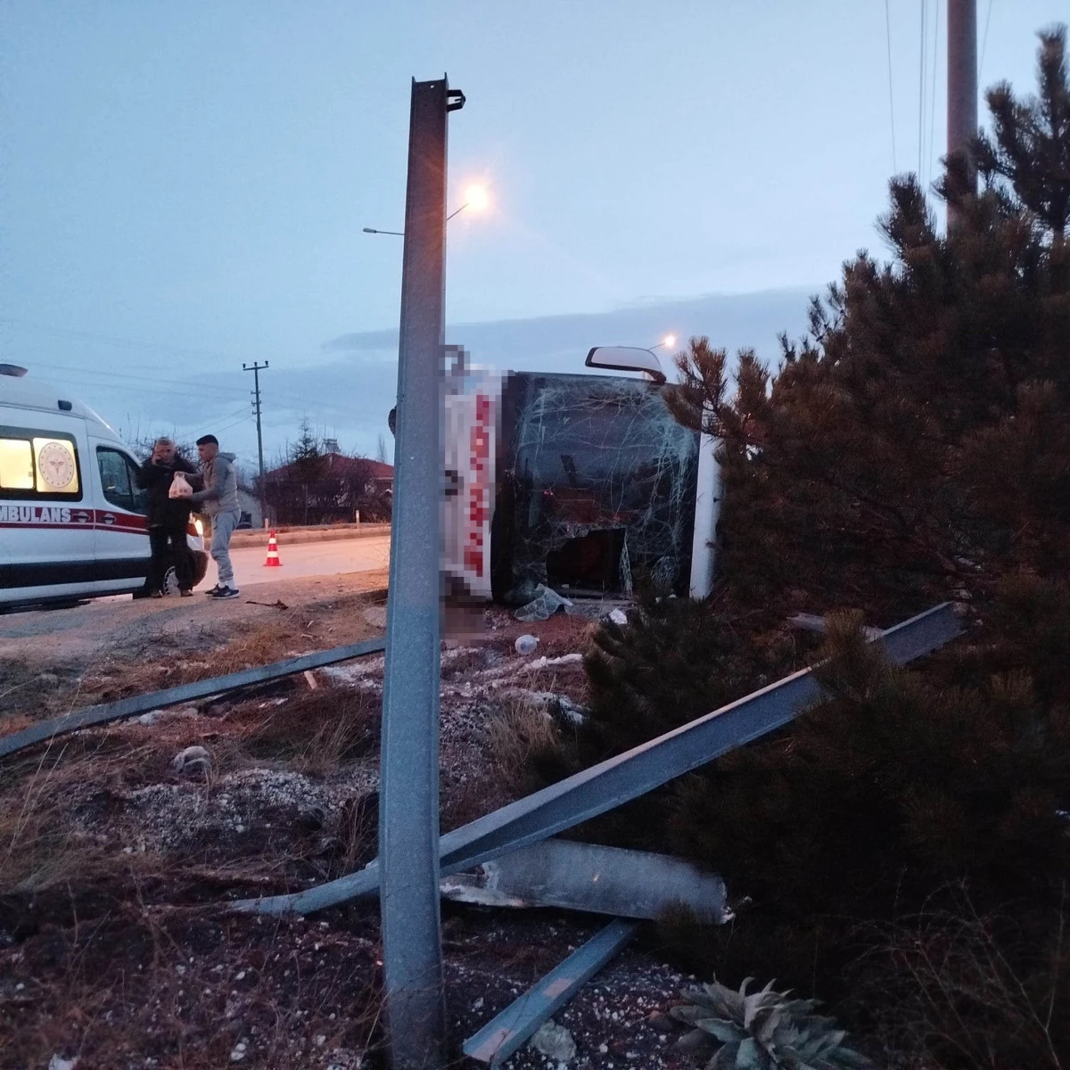 Burdur'da yolcu otob&uuml;s&uuml; devrildi: 12 yaralı