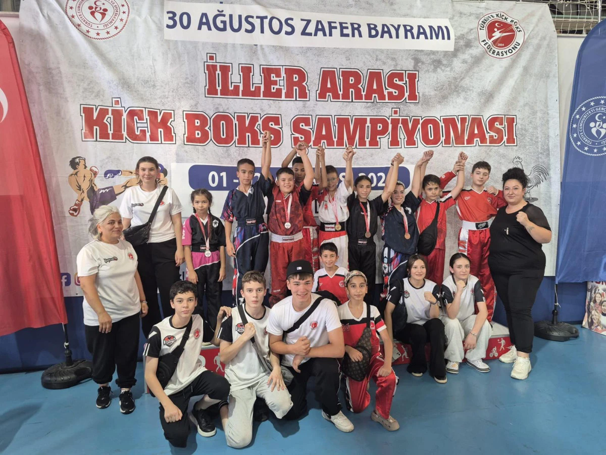 Burdurlu kick boks&ccedil;ulardan 13 madalya