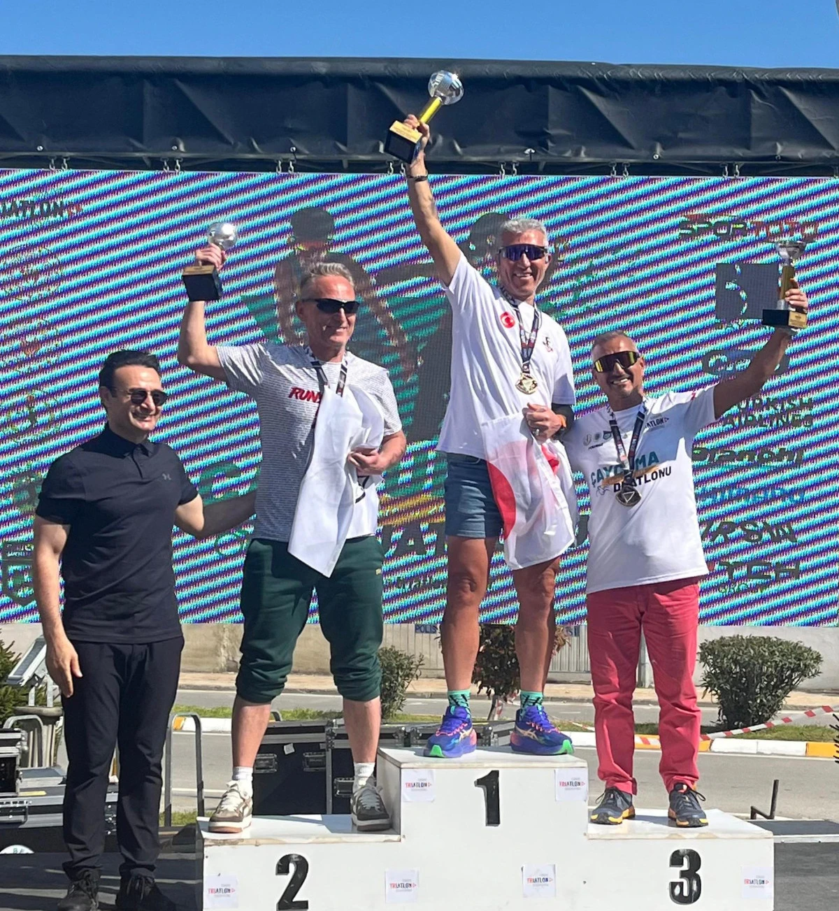 Burdurlu sporcu k&uuml;rs&uuml;ye &ccedil;ıktı