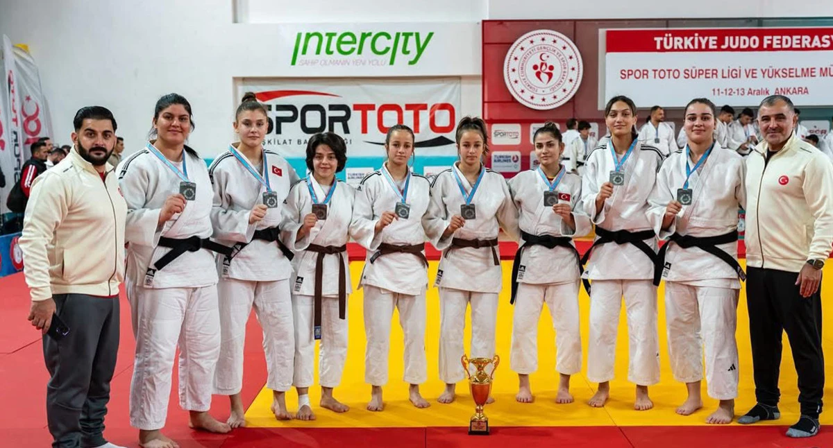 Burdurlu sporcular &ccedil;eyrek finalde elendi