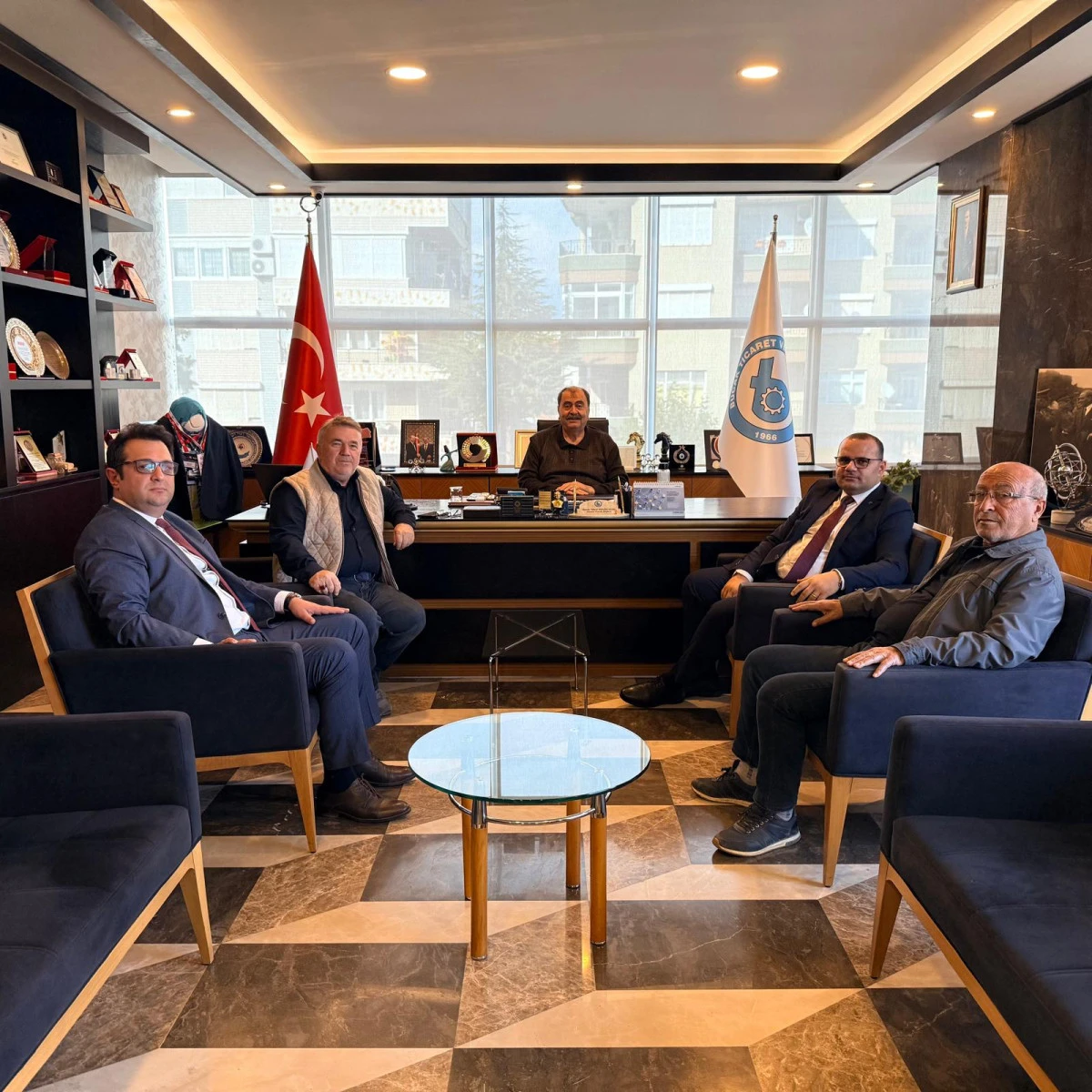   Başkan Meçikoğlu’na Halk Bankası Bucak Şube Müdüründen Ziyaret