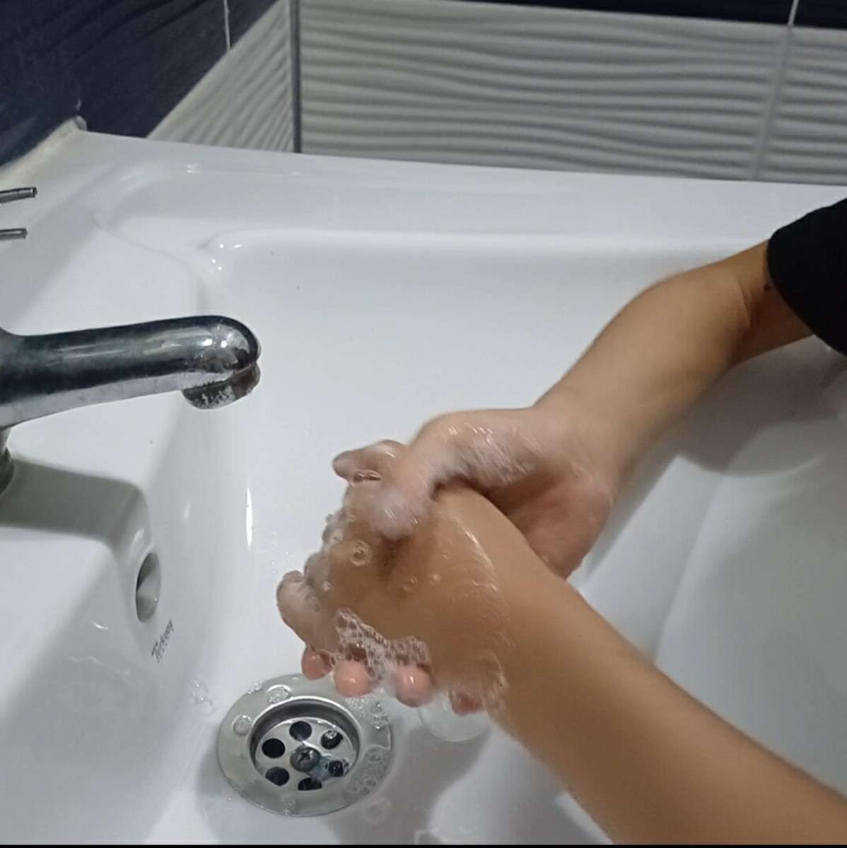 'Çocuklarda enfeksiyonlardan korunmanın en basit yolu el yıkamaktır'