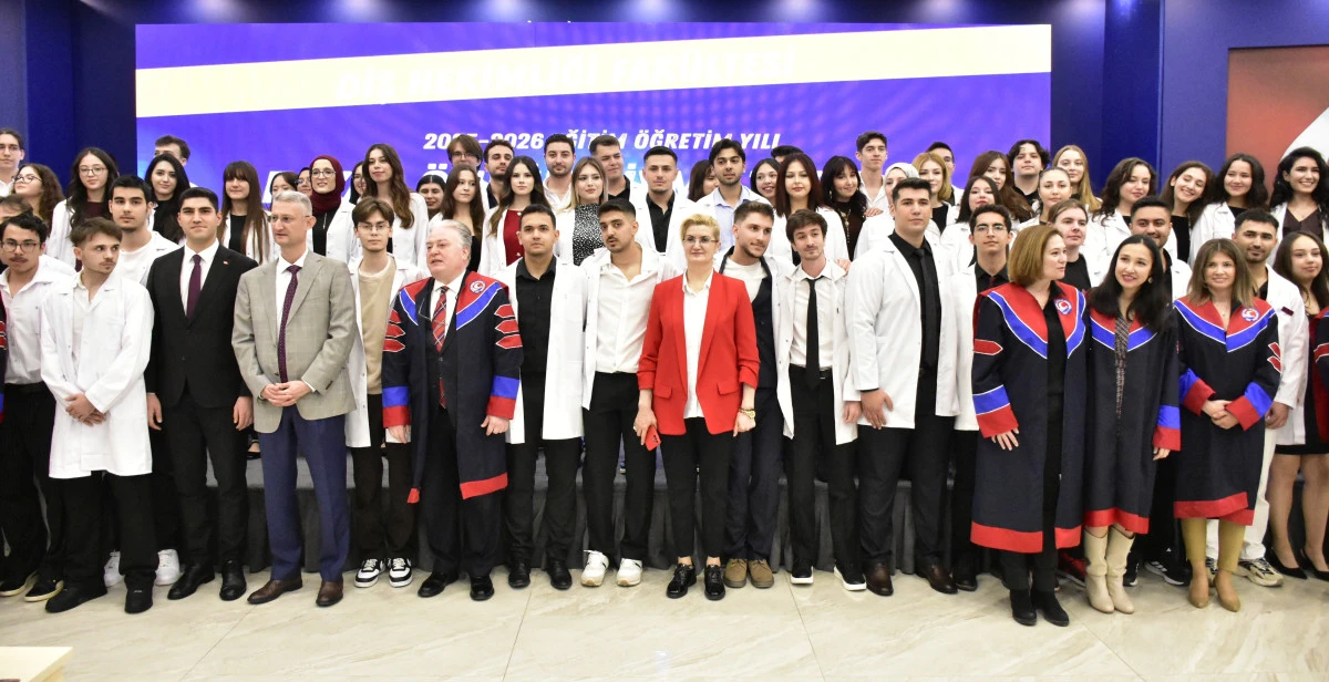 Geleceğin diş hekimleri önlük giydi