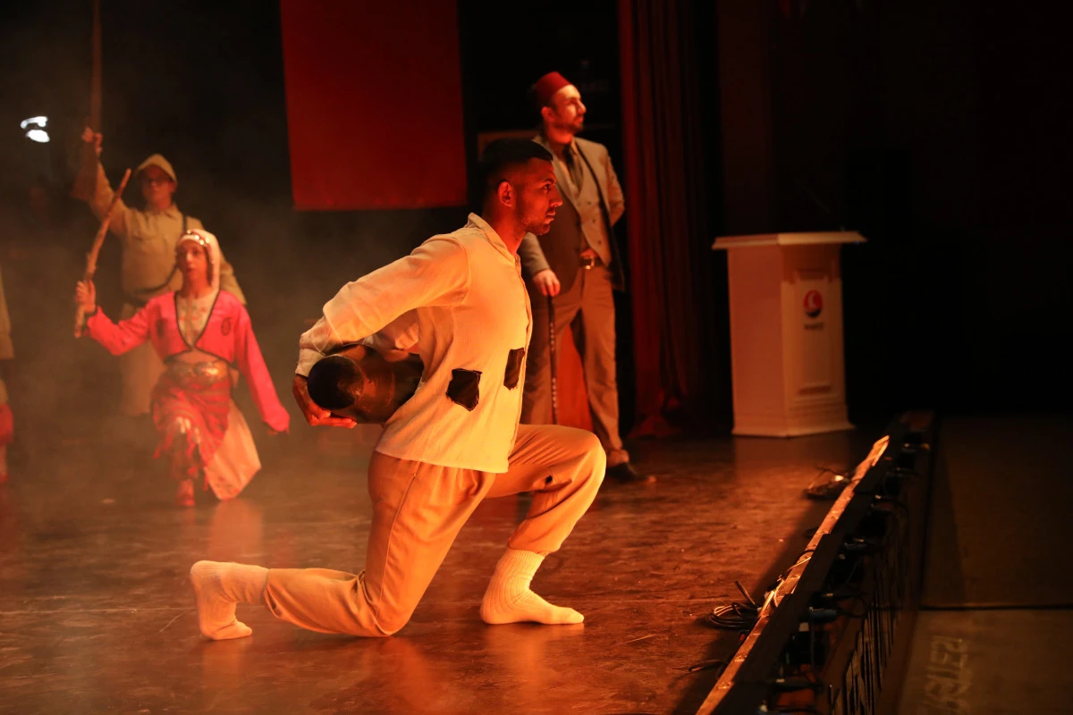  MAK&Uuml;&rsquo;de "Korkma" r&uuml;zgarı: İstiklal ruhu dans ve m&uuml;zikle hayat buldu