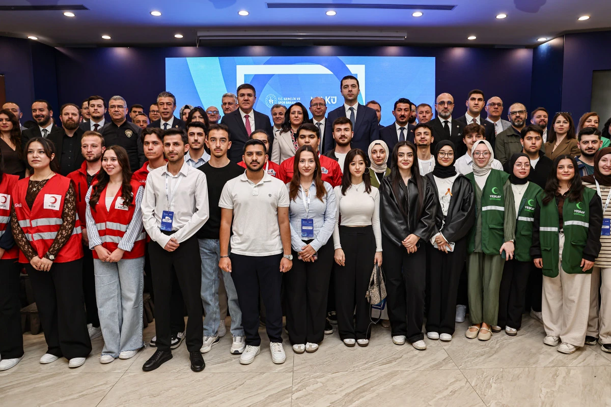 GEN&Ccedil;LİK PROJELERİ MAK&Uuml;&rsquo;DE BULUŞTU: &Uuml;NİFEST&rsquo;E YOĞUN KATILIM