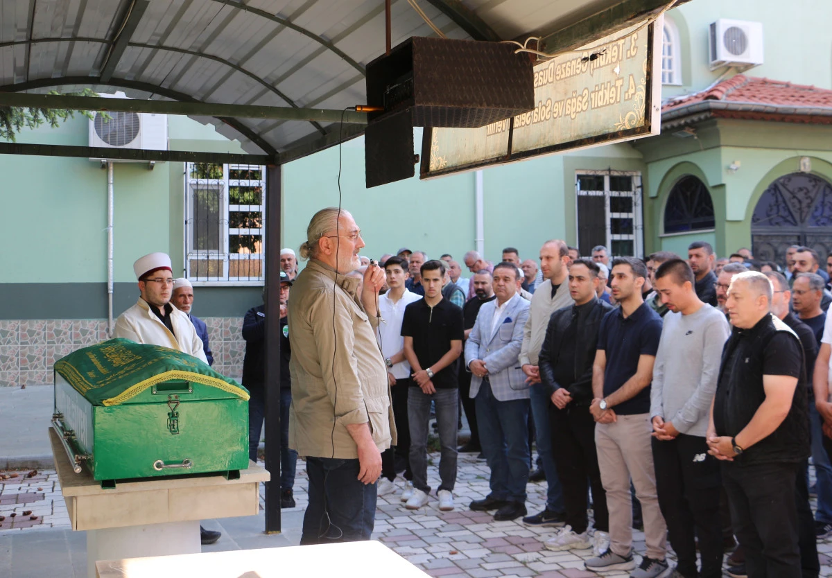 G&Ouml;ZYAŞLARIYLA SON YOLCULUĞUNA UĞURLANDI