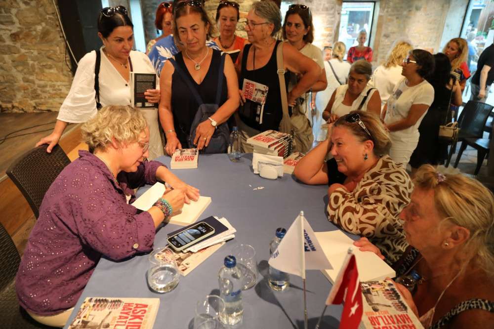 HACER FOGGO “ASKIDA HAYATLAR” KİTAP İMZA GÜNÜ 