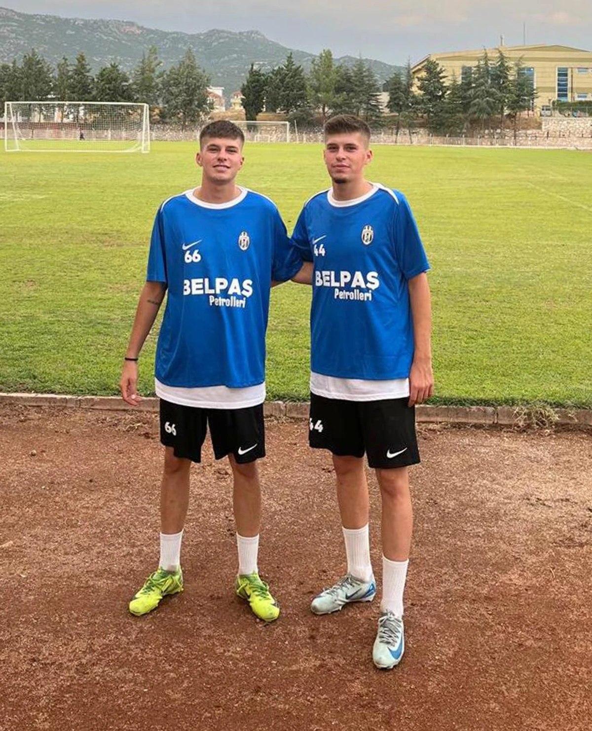 İkiz futbolcular Bucak Belediye Oğuzhanspor'da