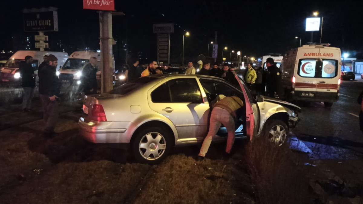 Kayseri'de düğün konvoyunda kaza: 4 yaralı
