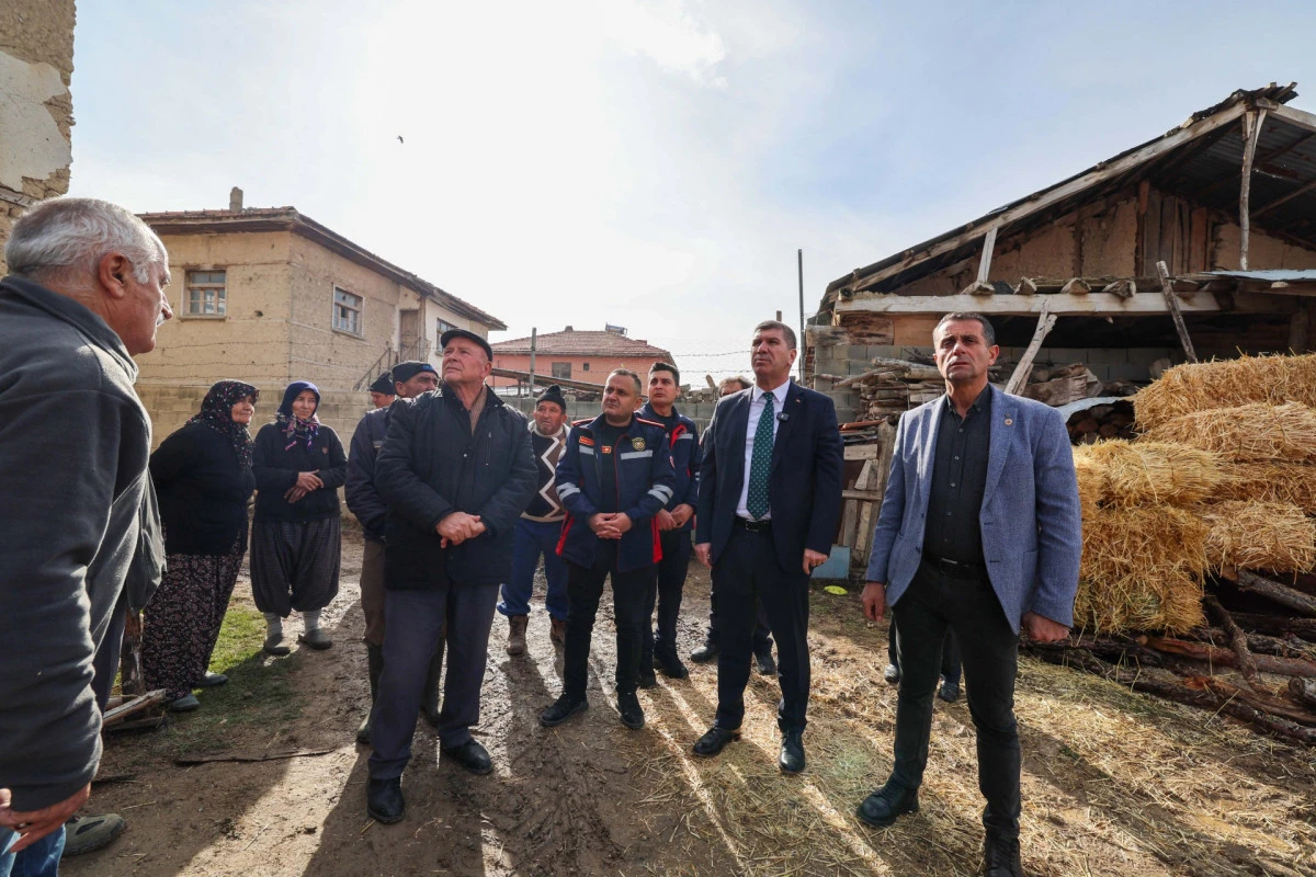 Kozluca&rsquo;da Gece Yarısı Yangın Paniği: İki Ev K&uuml;l Oldu