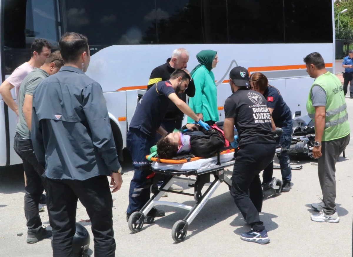 Lise &ouml;ğrencisi motosiklet kazasında ağır yaralandı