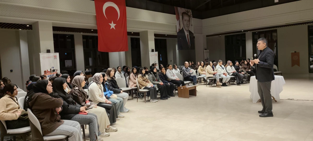 MAK&Uuml; Ahlat&rsquo;ta: Geleceğin Meslekleri ve Kariyer Yolculuğu Ele Alındı