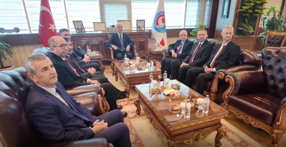 MAK&Uuml; EV SAHİPLİĞİNDE TARIM VE HAYVANCILIKTA YAPAY ZEK&Acirc; DEVRİ: 40 BİN GENCE İSTİHDAM KAPISI