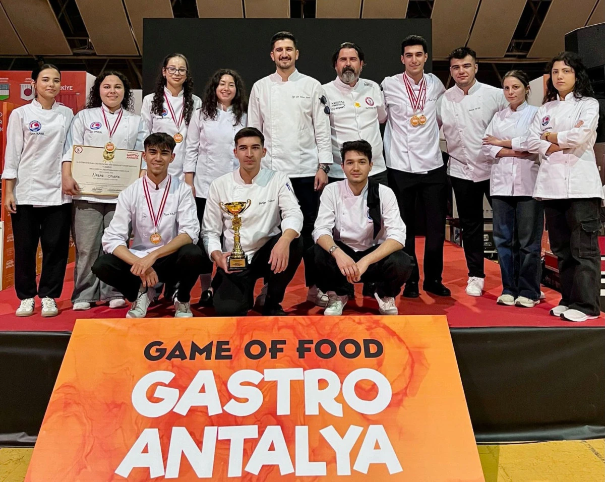 MAKÜ öğrencileri 12 altın madalya kazandı