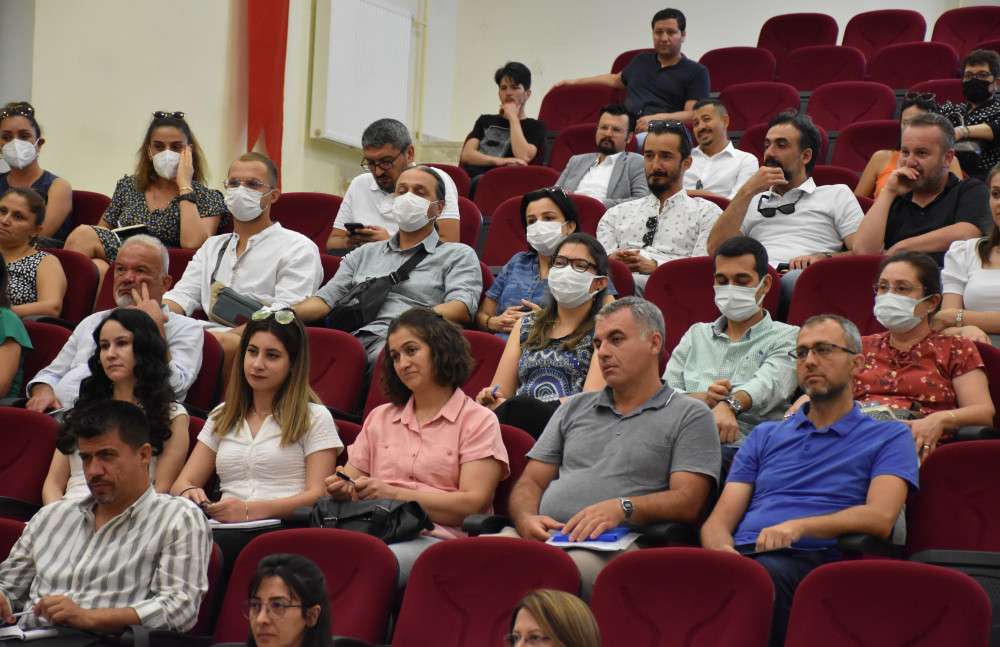 MAKÜ’de Kurumsal Akreditasyon Programı ile Birim Öz Değerlendirme Süreci Toplantısı Gerçekleştirildi