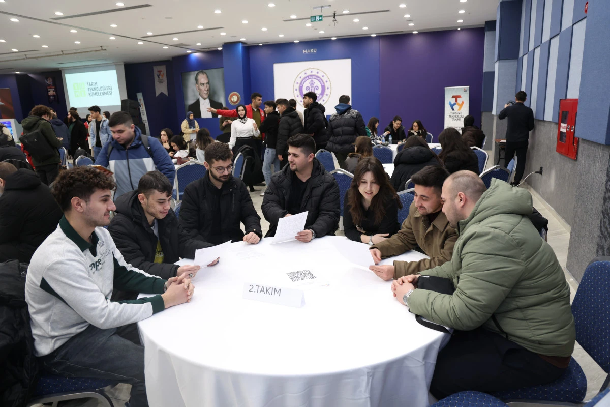 MAK&Uuml;&rsquo;DEN TEKNOFEST &Ccedil;IKARMASI: GEN&Ccedil;LER "TARIM VE HAYVANCILIK IDEATHONU" İLE FİNALE HAZIRLANIYOR
