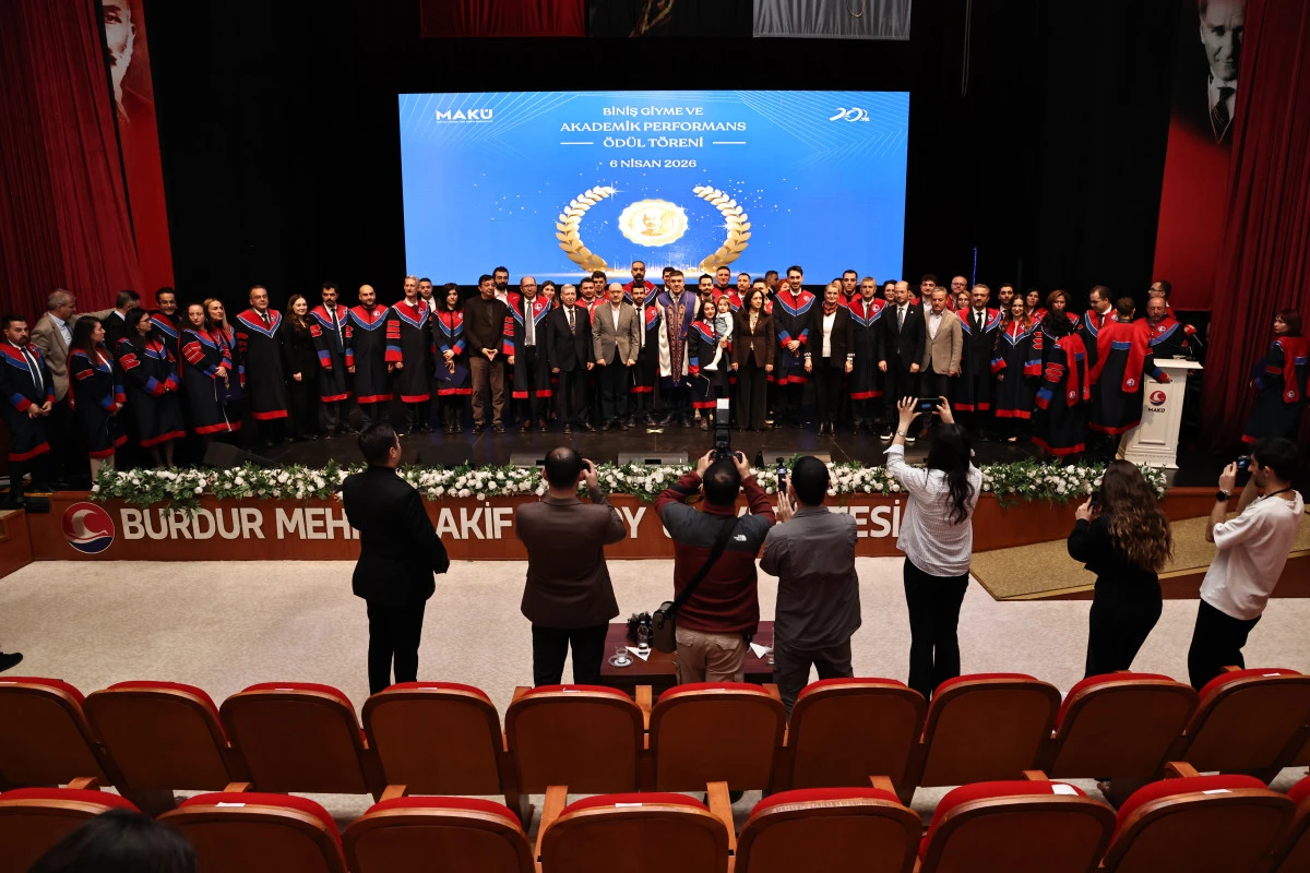 MAK&Uuml;&rsquo;n&uuml;n 20. yılında Akademik başarılar &ouml;d&uuml;llendirildi