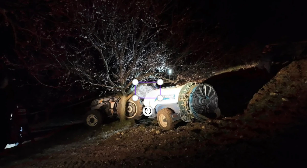 Malatya'da trakt&ouml;r ile kayısı ağacı arasında kalan s&uuml;r&uuml;c&uuml; &ouml;ld&uuml;