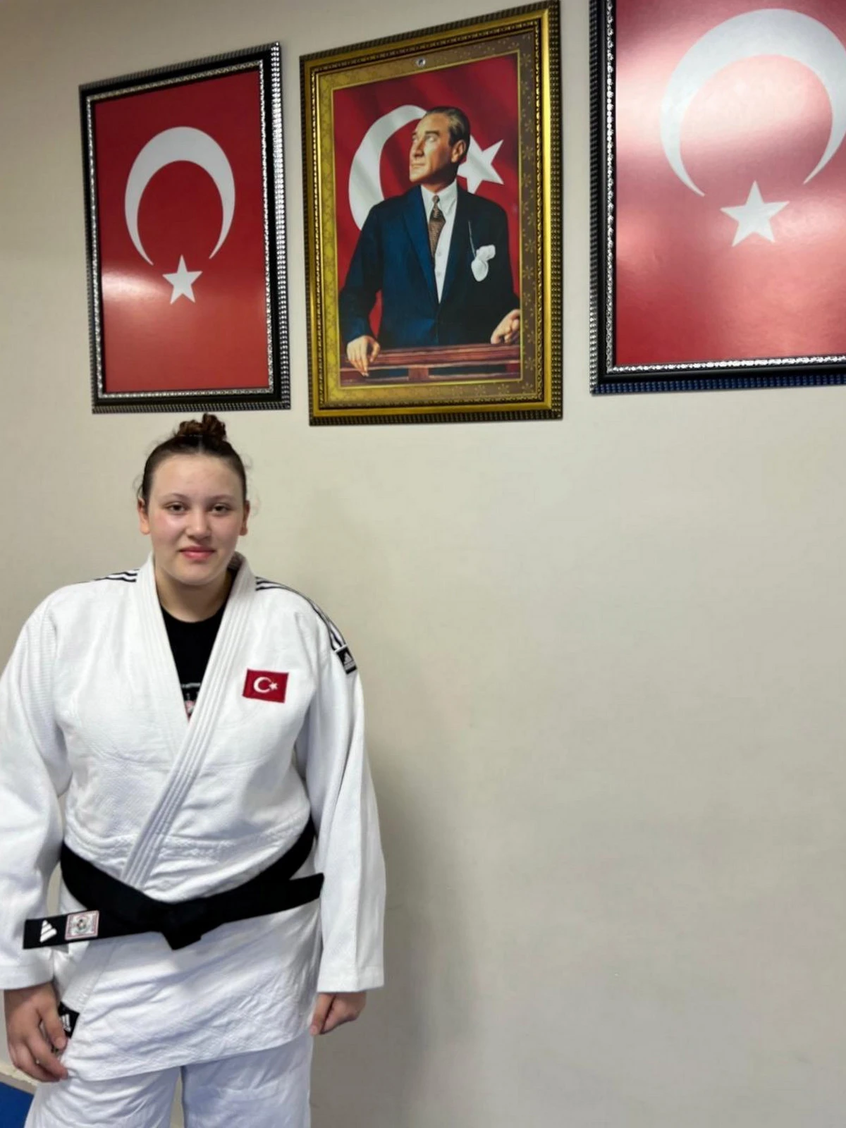 Milli sporcudan gümüş madalya