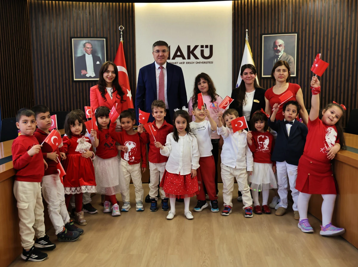 Minik Rekt&ouml;rler 23 Nisan&rsquo;da Makamda S&ouml;z Sahibi Oldu