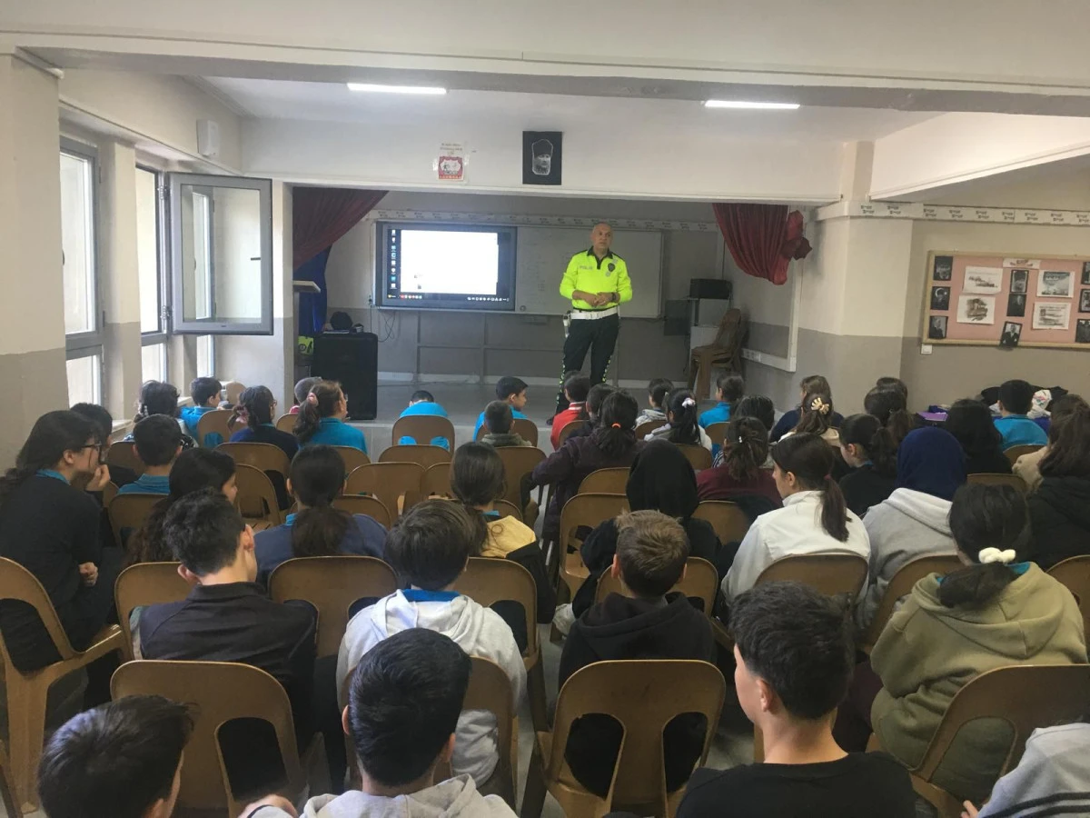 Minik "Trafik Dedektifleri" iş başında: 115 &ouml;ğrenciye trafik eğitimi verildi