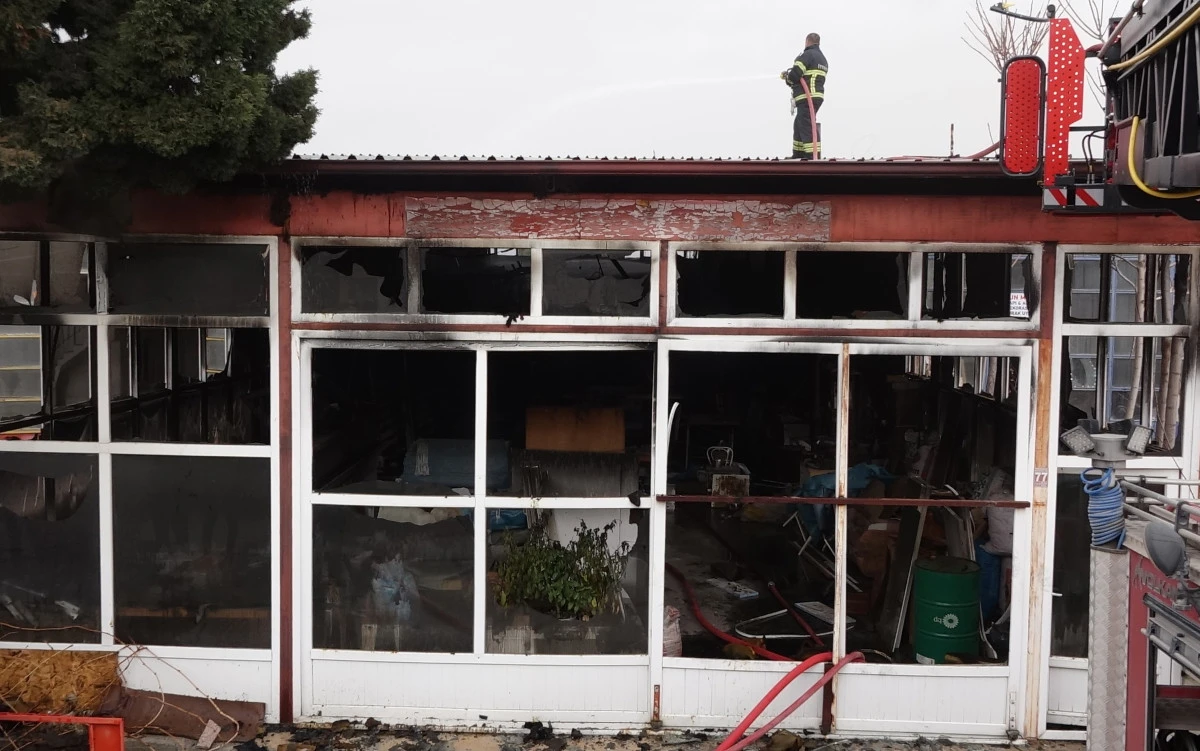 Mobilya imalathanesi yandı