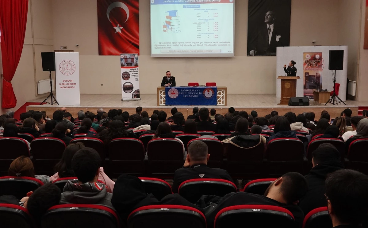 &Ouml;ğrencilere 'subay ve astsubay' g&ouml;revi anlatıldı