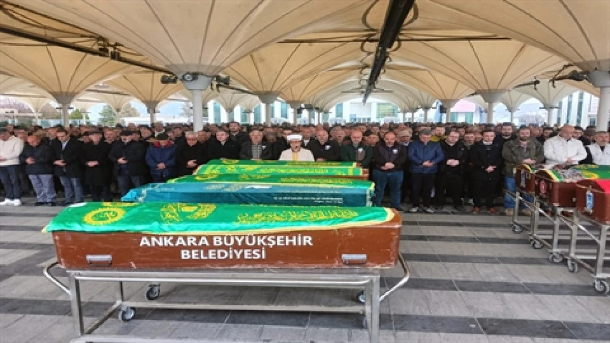 &Ouml;ğretmen baba ve kızı, karbonmonoksit gazından zehirlenip &ouml;ld&uuml;