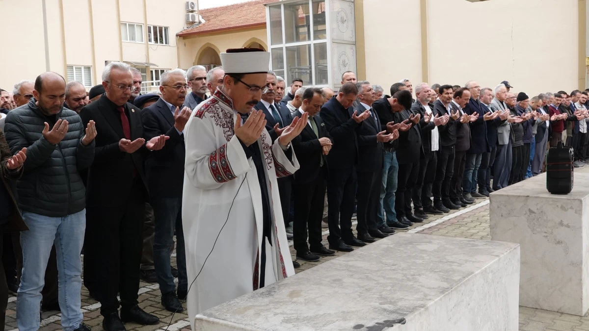 &Ouml;ğretmen ve &ouml;ğrenciler i&ccedil;in gıyabi cenaze namazı