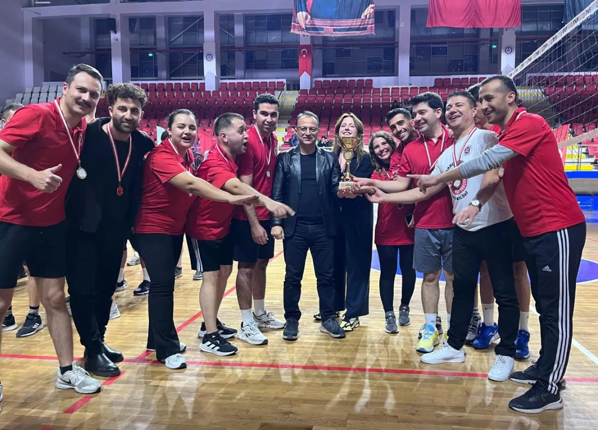 Öğretmenler Günü Voleybol Turnuvası sona erdi