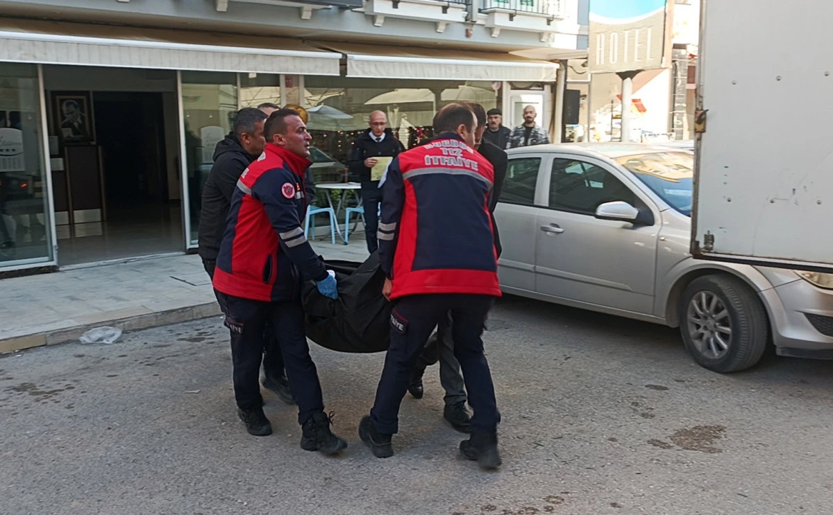 Otob&uuml;s şof&ouml;r&uuml; otelde &ouml;l&uuml; bulundu