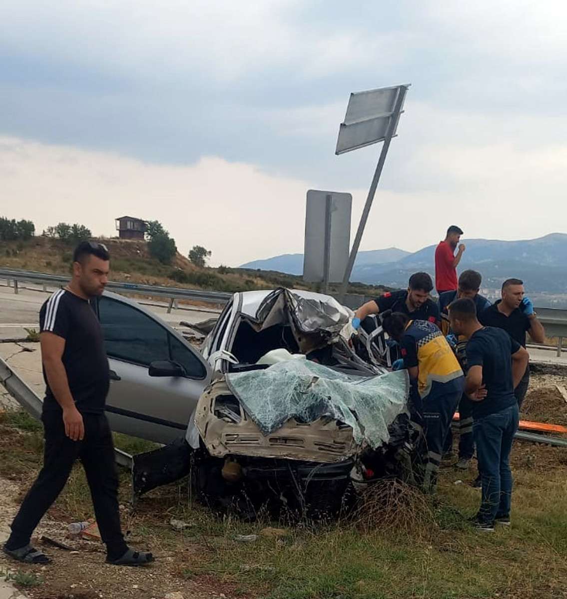 Otomobil, kamyonun ardına girdi; ilçe gençlik ve spor müdürü vekili ile yurt çalışanları öldü