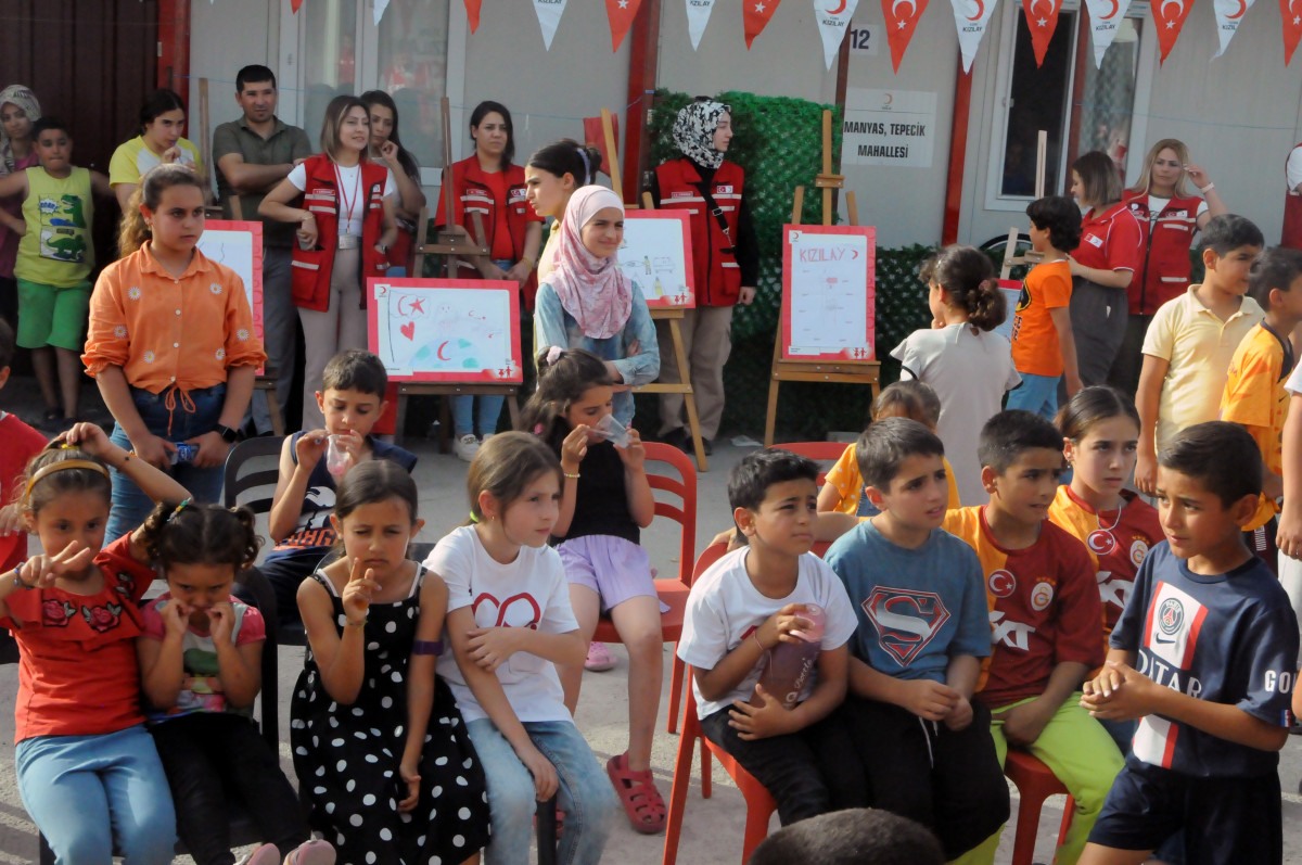 Türk Kızılay, 23 Nisan'ı Hatay'da depremzede çocuklarla kutladı
