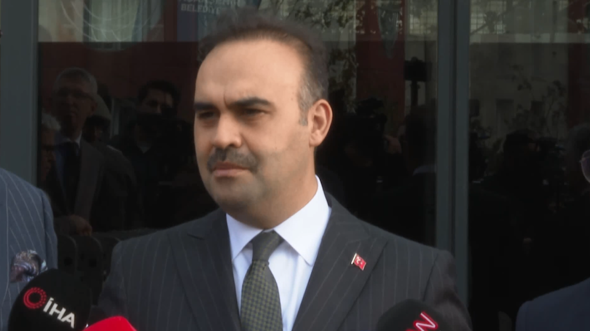 TÜRKİYE EKONOMİSİ SON ON ÜÇ ÇEYREKTİR KESİNTİSİZ BÜYÜMESİNİ SÜRDÜRÜYOR”